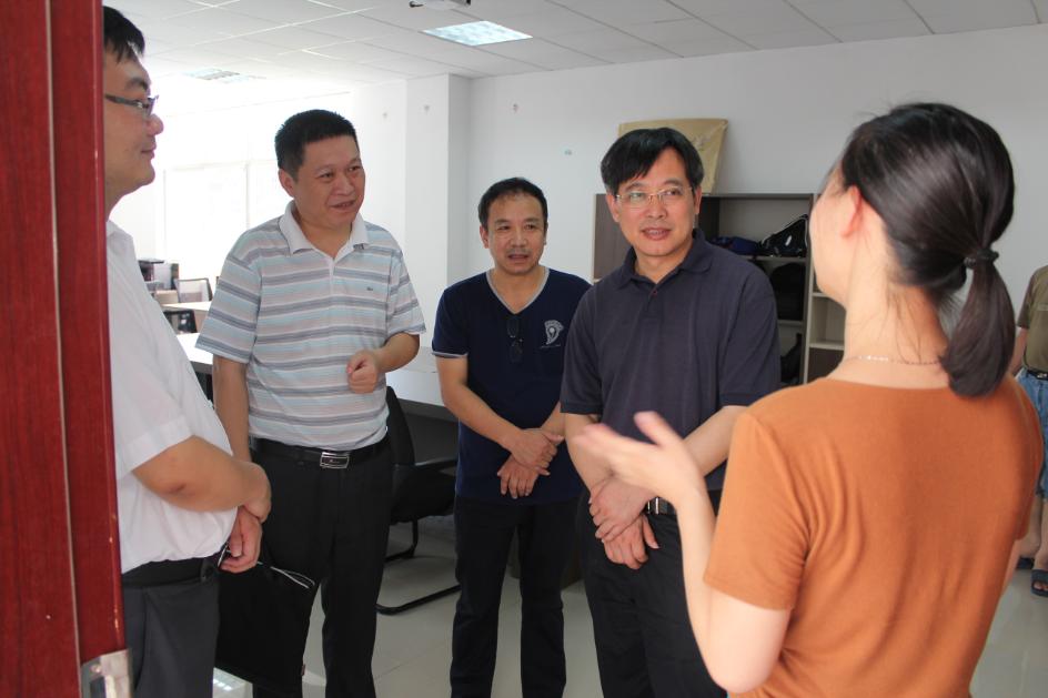 省人社厅副厅长董长麒调研必赢官网学生实习实训工作