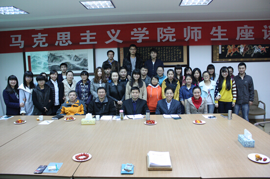 必赢中国官方网站师生座谈会顺利举行