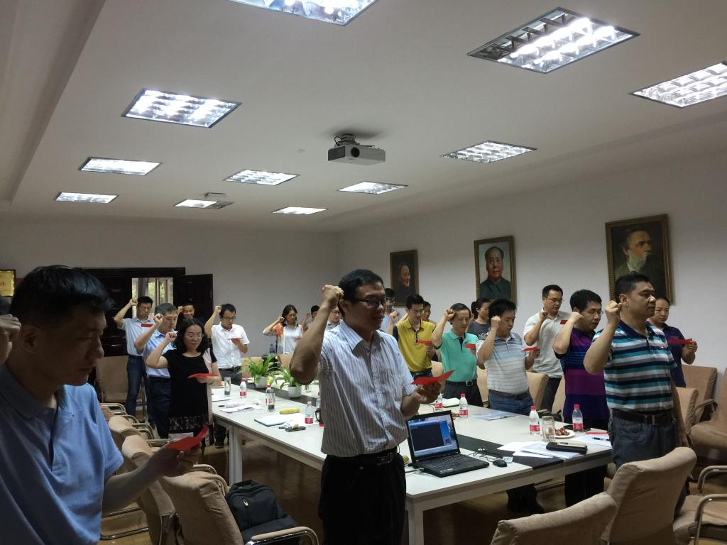 【两学一做】必赢中国官方网站全体教职工党员重温入党誓词 【两学一做】必赢中国官方网站全体教职工党员重温入党誓词